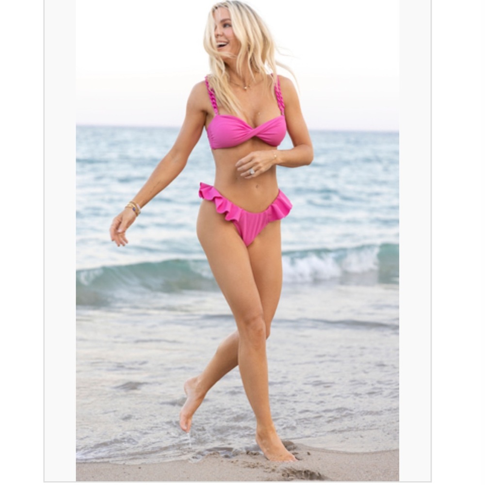Bikini Set Of Gianni Bini X Jess Southern Ribbed Chain Ruffle Swim Wear